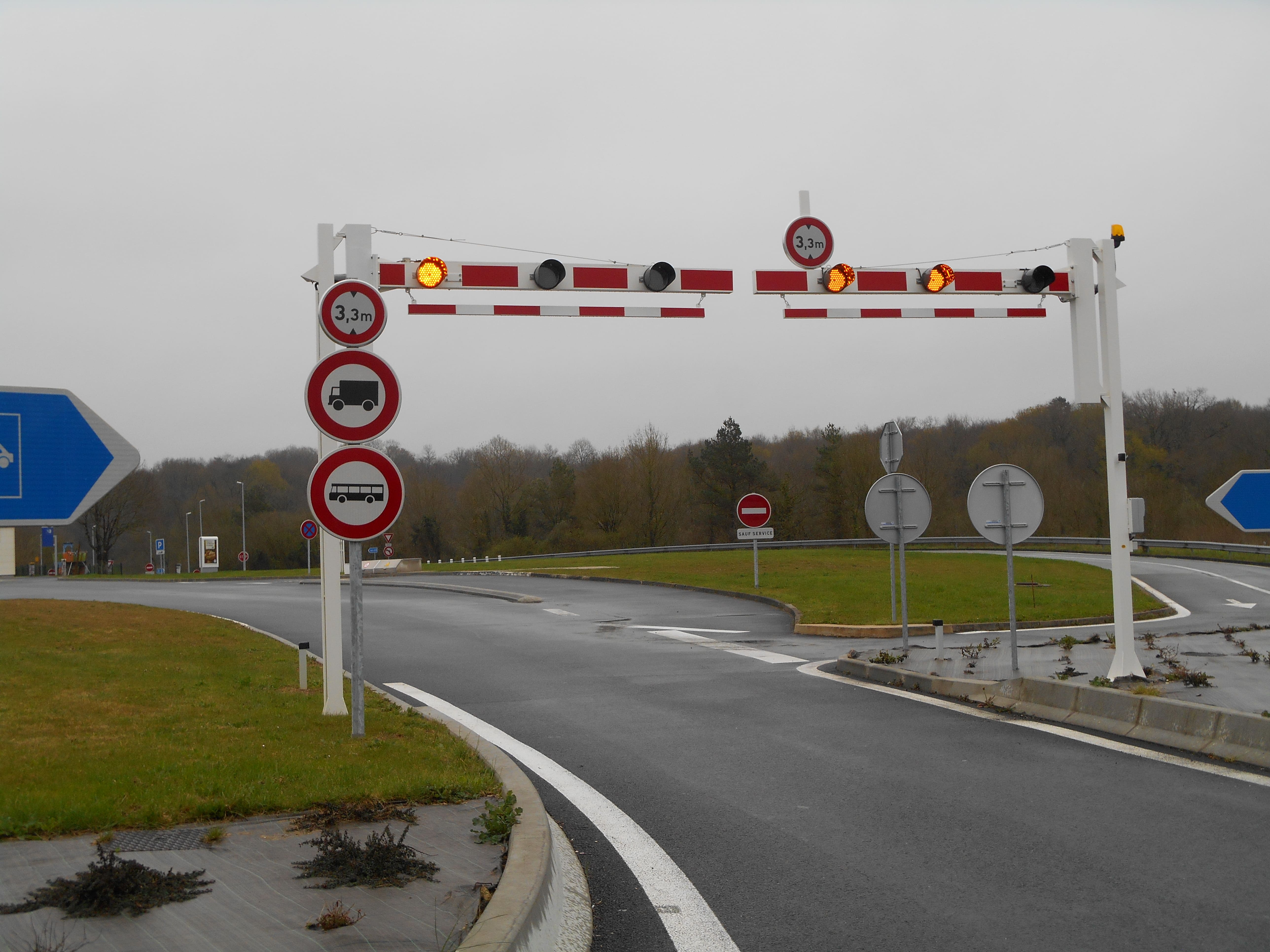 Portique et potence tournant motorisé